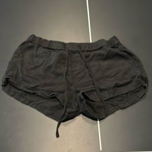 VOLCOM shorts in black size small